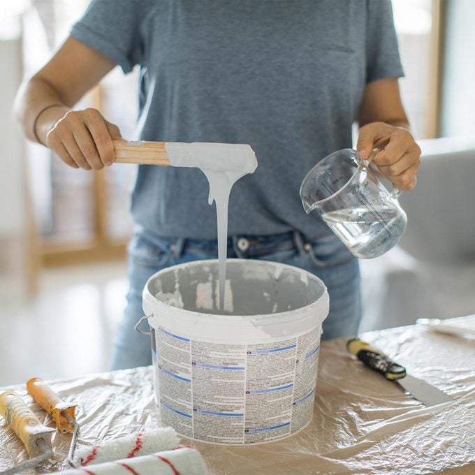 How To Thin Latex Paint For Spraying, Brushing, And Rolling Gettyimages 1176604192